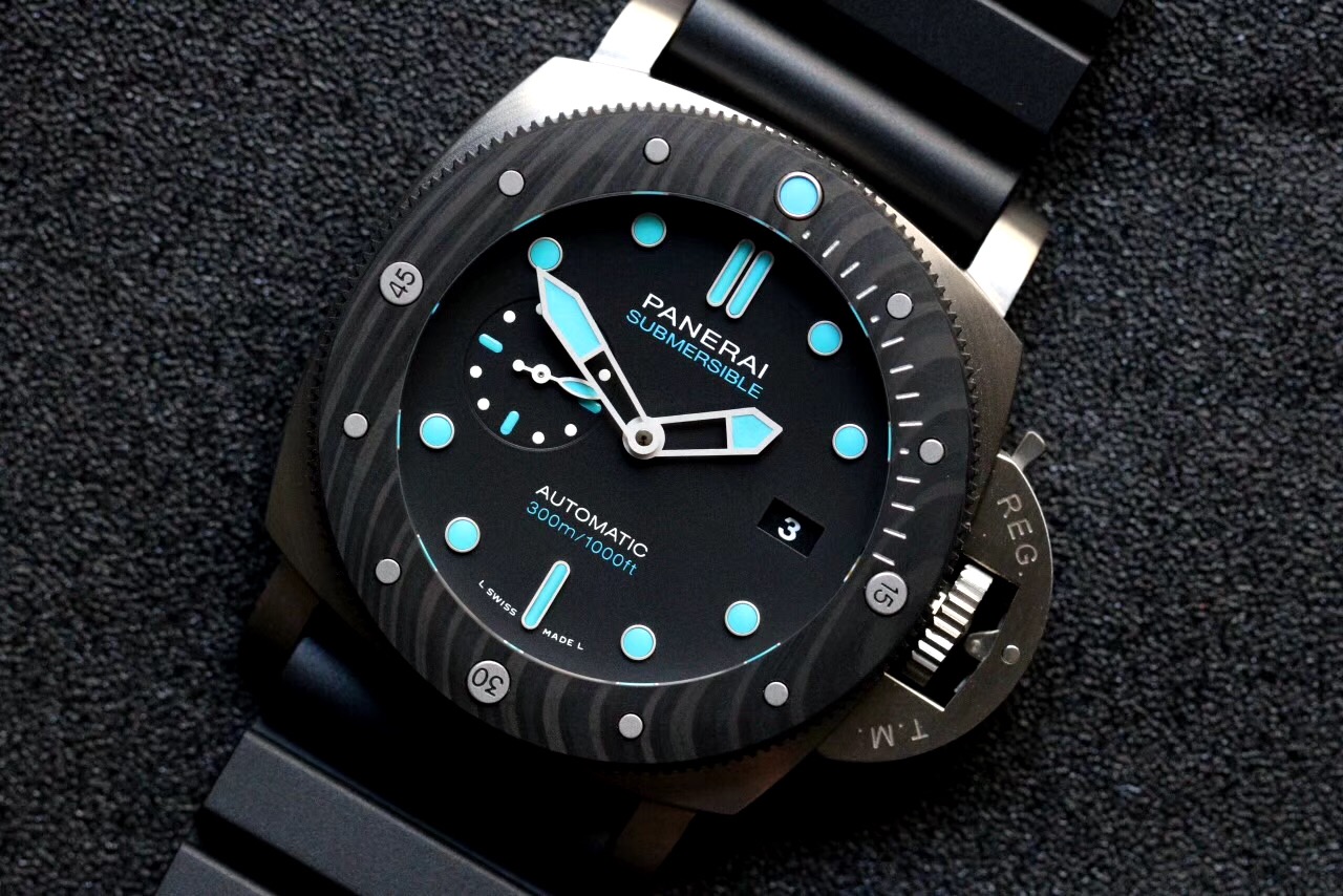 VS Panerai PAM799 karbon fiber bezelli titanyum kasa 47 mm replika saat incelemesi — 5. fotoğraf