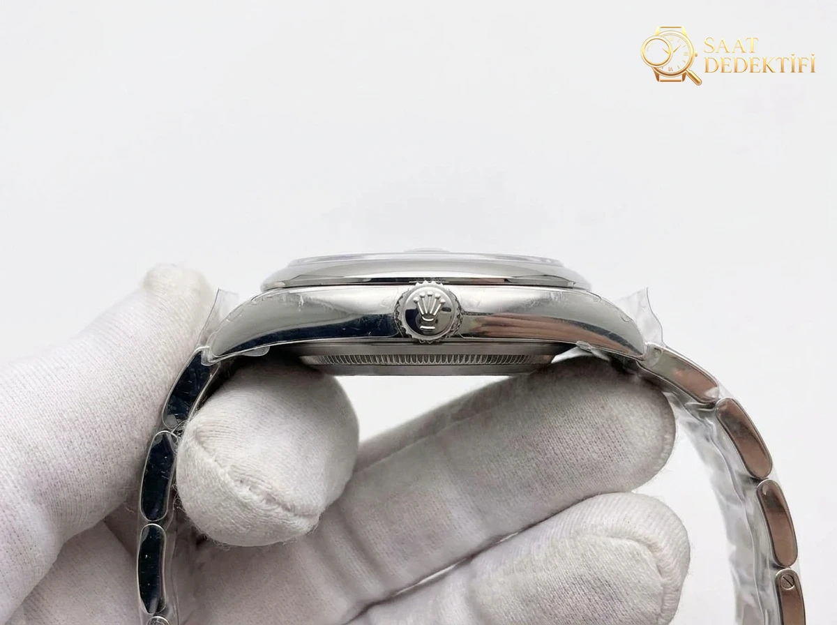 Обзор циферблата VSF Oyster Perpetual 36 Jubilee: Ref. 126000 Анализ фотографий — задняя крышка и детали механизма