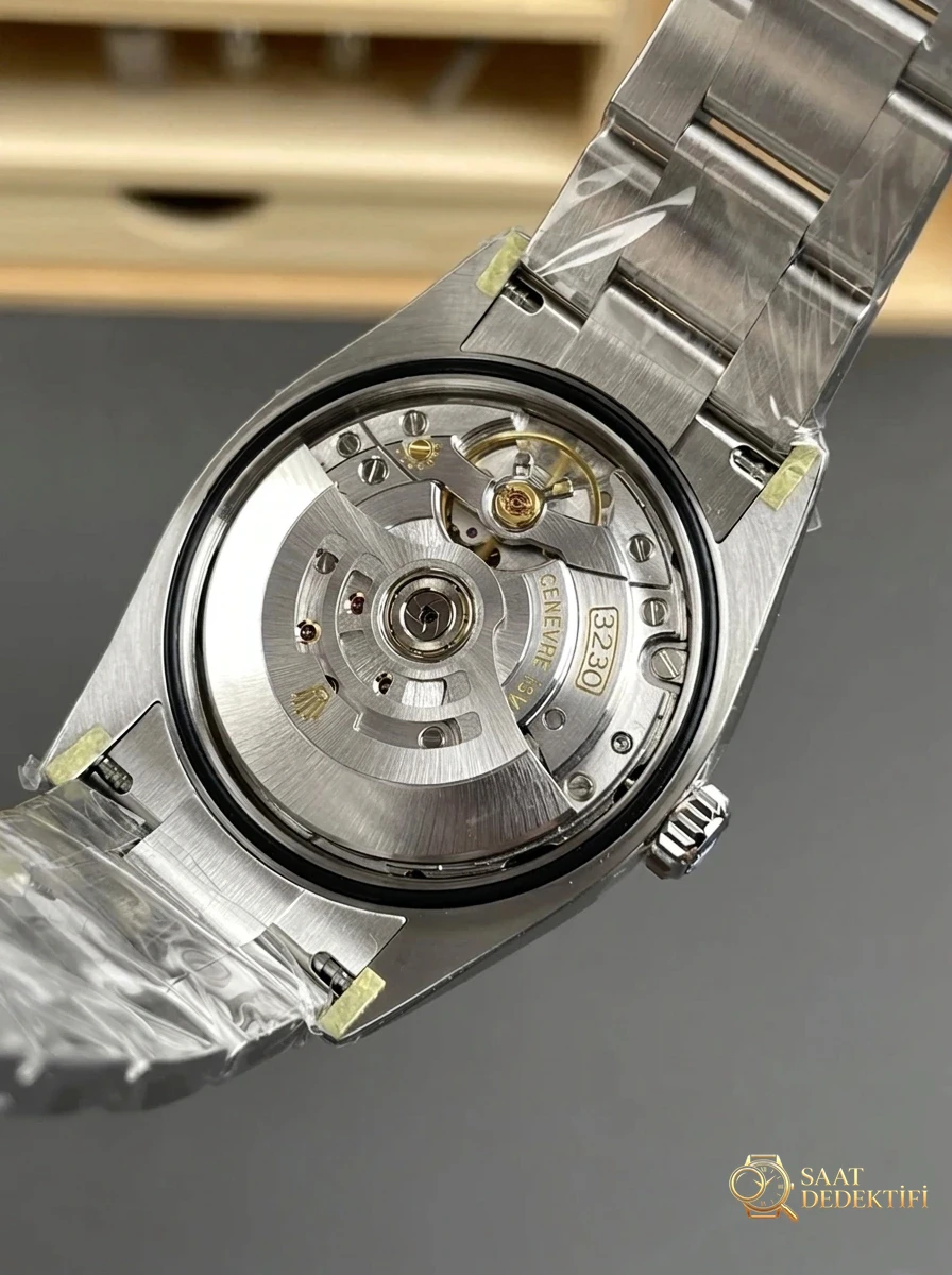 Обзор циферблата VSF Oyster Perpetual 36 Jubilee: Ref. 126000 Анализ фотографий — ночной вид с люминофором и Super-LumiNova