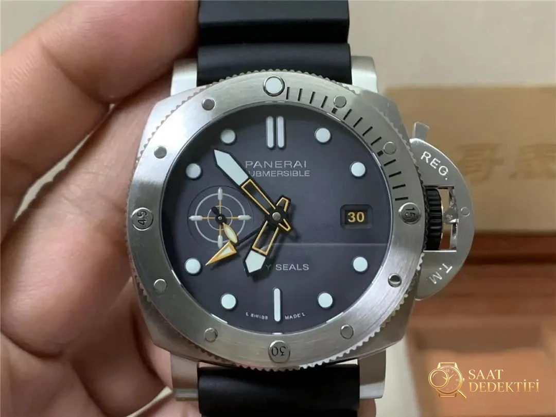 Panerai Luminor Submersible 1323 VS Factory İncelemesi - Ön Görünüm ve Kasa Tasarımı