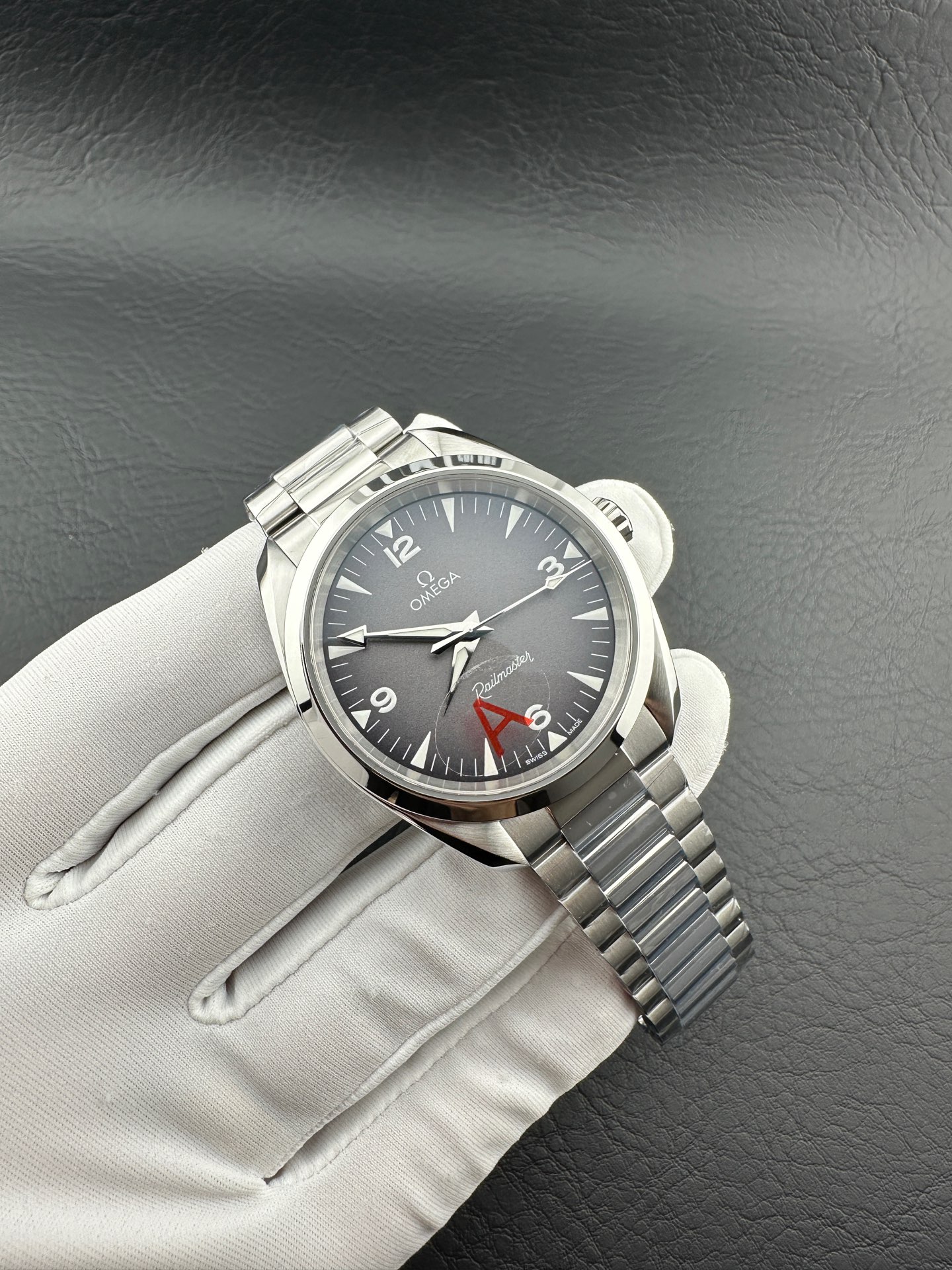 VS'ten yeni model geliyor! Omega'nın efsane saati Railmaster görkemli bir dönüşle karşınızda. — 10. fotoğraf