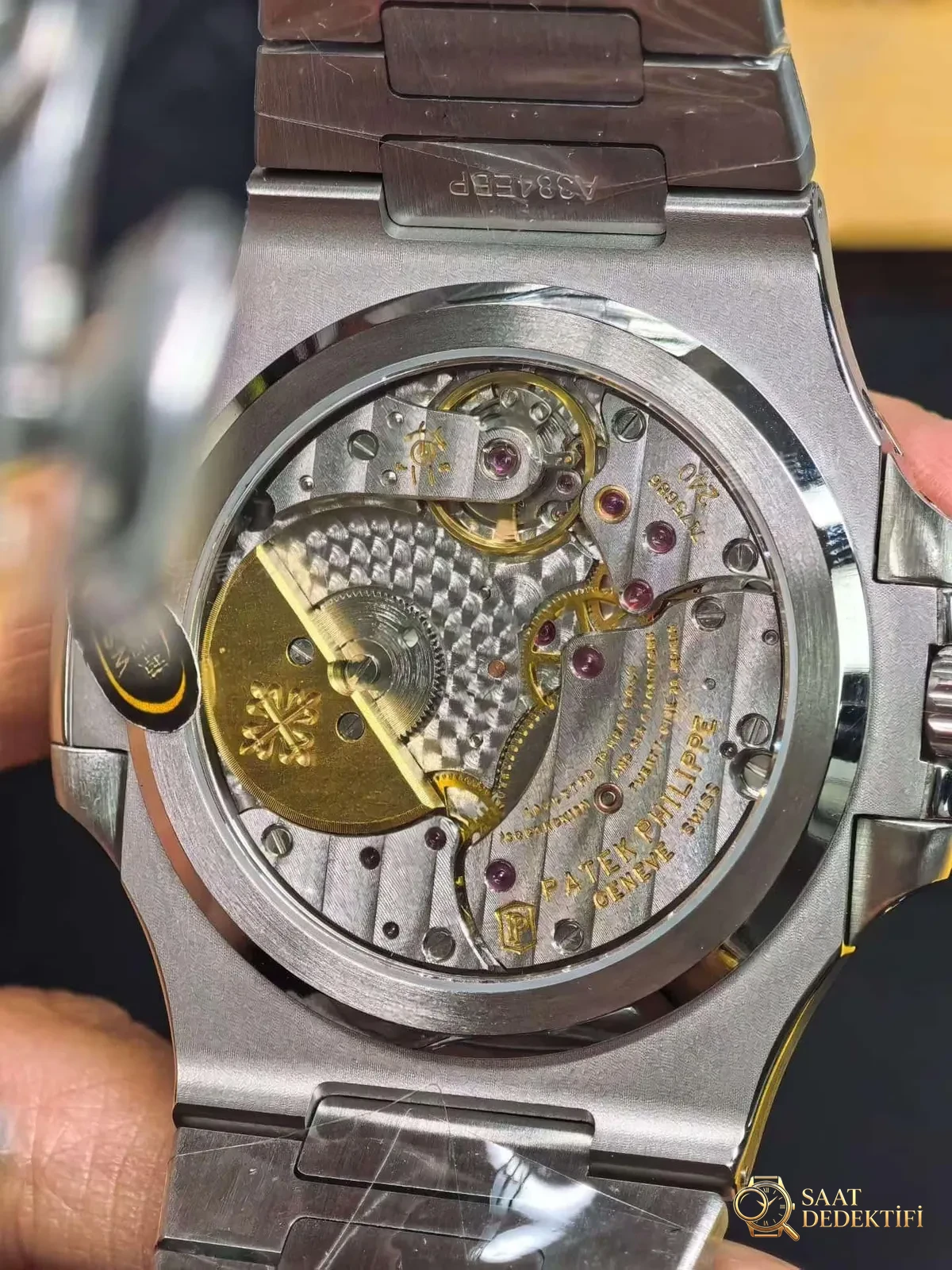 WS Factory tam modifiyeli Patek Philippe Nautilus 5712 SW kadranı, dolu orta aks, mat yüzeyli mooniphase kadranı ile bir çırpıda hedefe ulaşıyor mu? - Yan Profil ve Kordon Bağlantısı