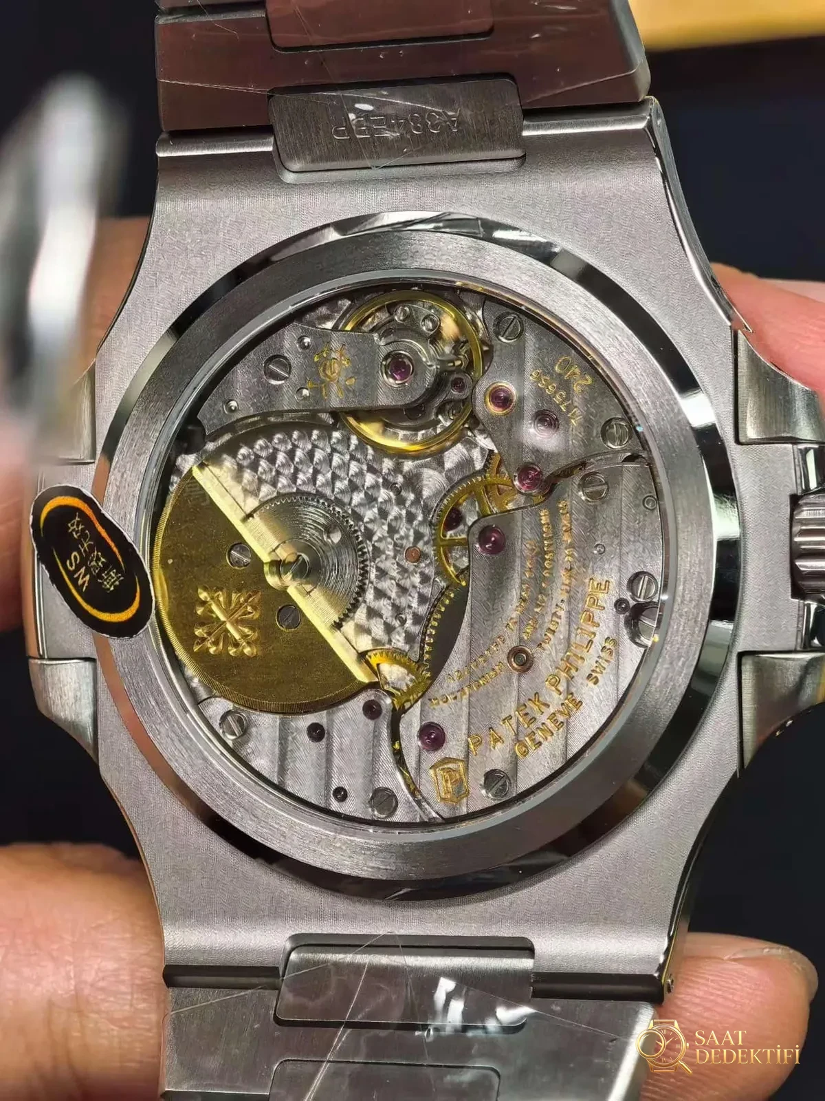 WS Factory tam modifiyeli Patek Philippe Nautilus 5712 SW kadranı, dolu orta aks, mat yüzeyli mooniphase kadranı ile bir çırpıda hedefe ulaşıyor mu? - Genel Açı ve Estetik Duruş