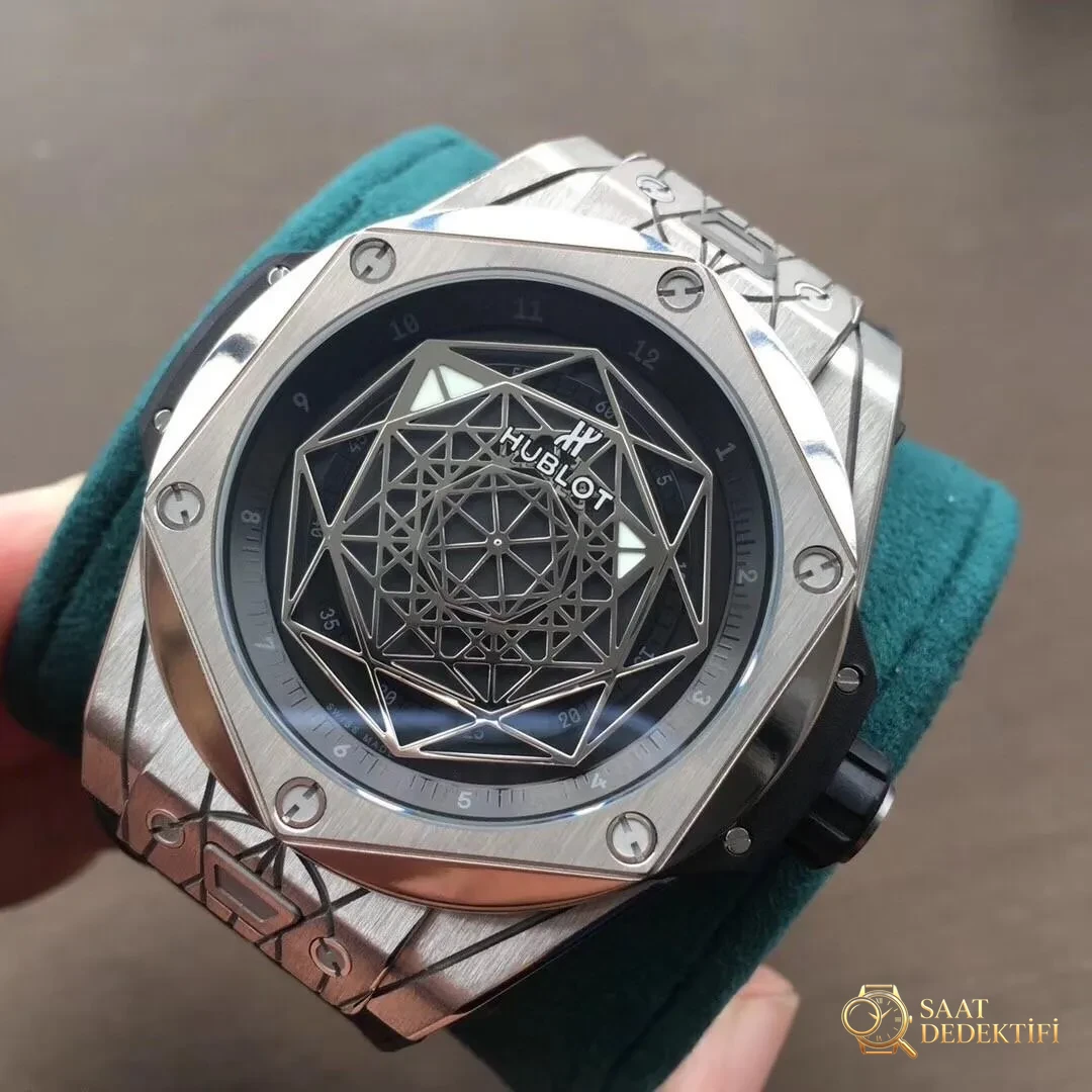WWF Factory Hublot Big Bang Sang Bleu Tattoo İncelemesi: Sektördeki ilk gerçek titanyum SangBleu saati - Klips Kilidi ve Lazer Damgalar