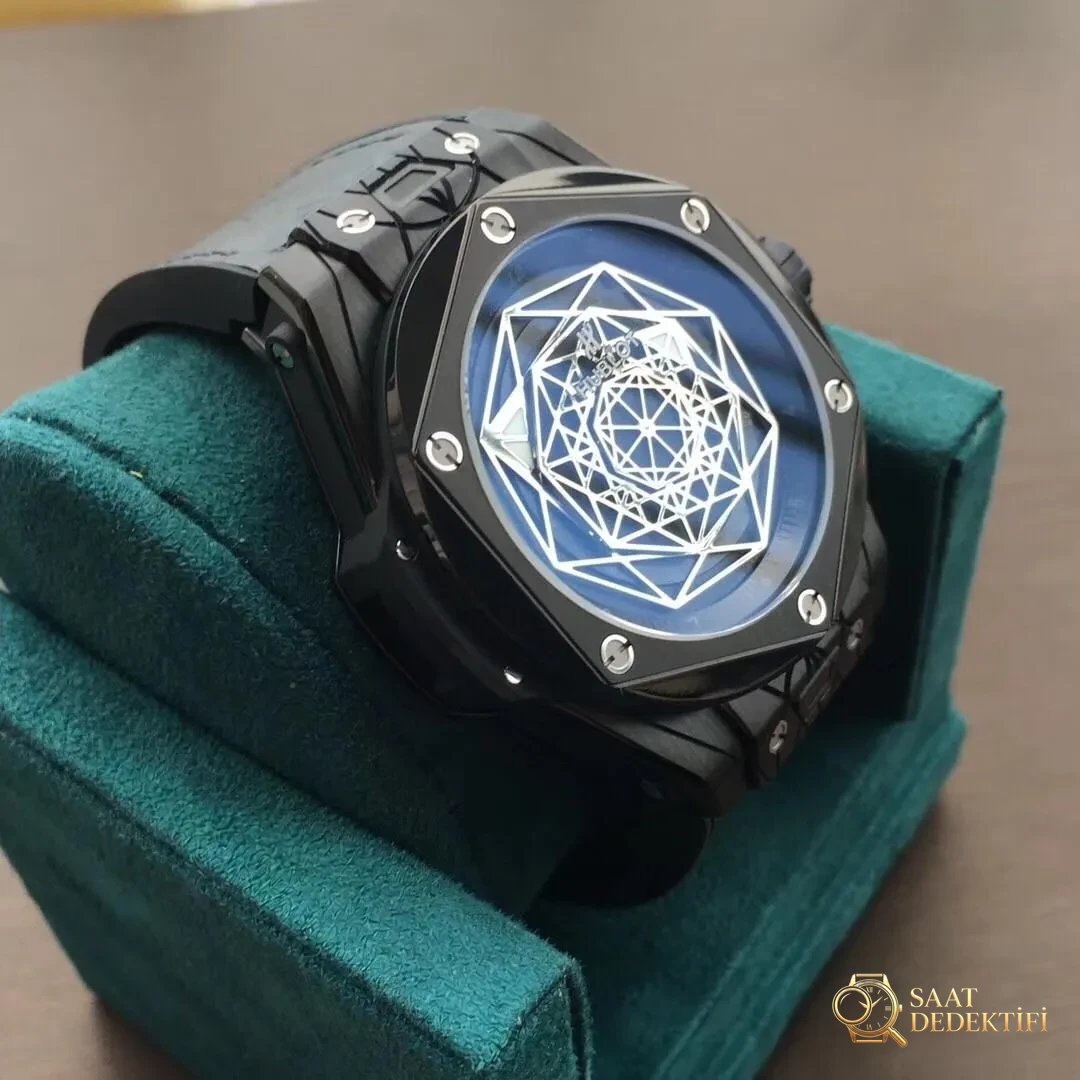 WWF Factory Hublot Big Bang Sang Bleu Tattoo İncelemesi: Sektördeki ilk gerçek titanyum SangBleu saati - Mekanizma Zemberek ve Balans Detayı