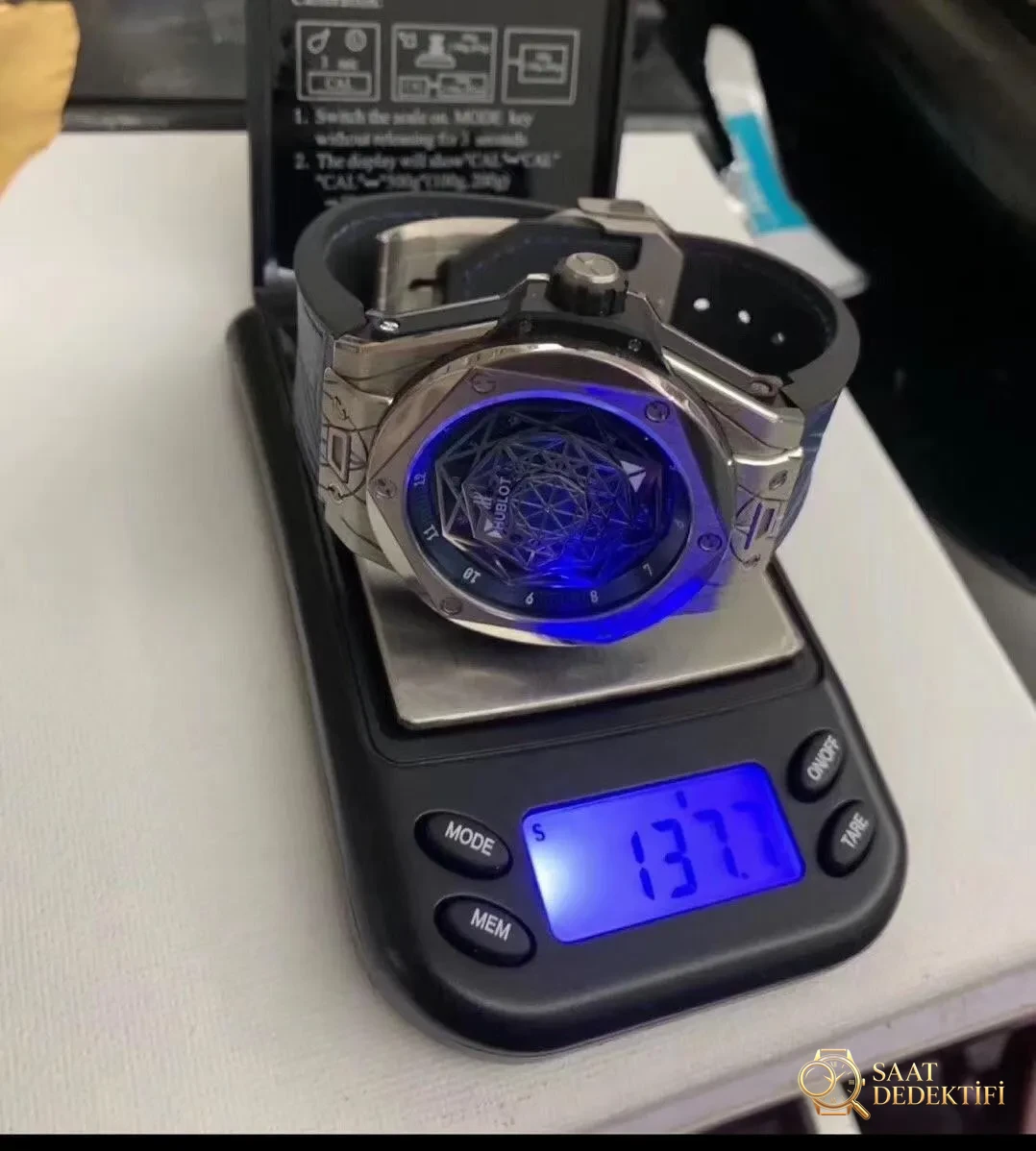 WWF Factory Hublot Big Bang Sang Bleu Tattoo İncelemesi: Sektördeki ilk gerçek titanyum SangBleu saati - Genel Açı ve Estetik Duruş