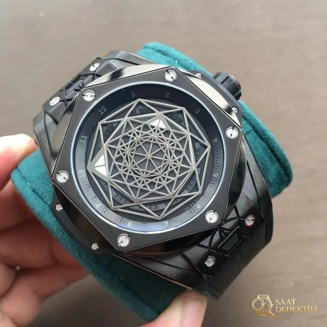 WWF Factory Hublot Big Bang Sang Bleu Tattoo İncelemesi: Sektördeki ilk gerçek titanyum SangBleu saati - Koleksiyon ve Vitrin Görünümü