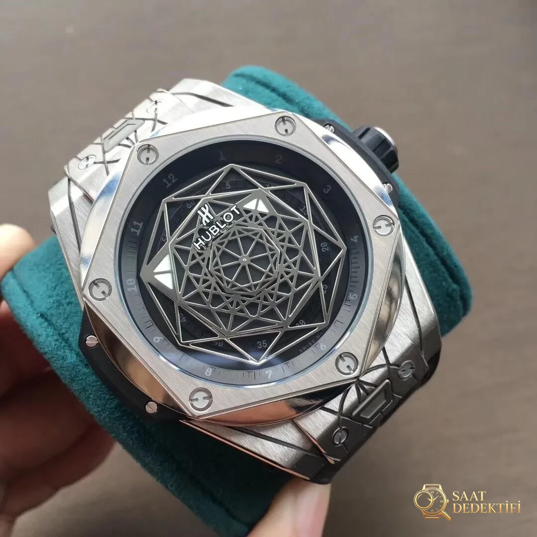 WWF Factory Hublot Big Bang Sang Bleu Tattoo İncelemesi: Sektördeki ilk gerçek titanyum SangBleu saati - Kordon Dokusu ve Dikiş Detayları
