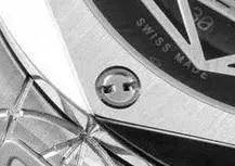 WWF Factory Hublot Big Bang Sang Bleu Tattoo İncelemesi: Sektördeki ilk gerçek titanyum SangBleu saati - Bezel İçi Rehaut Gravürü ve Hizalaması