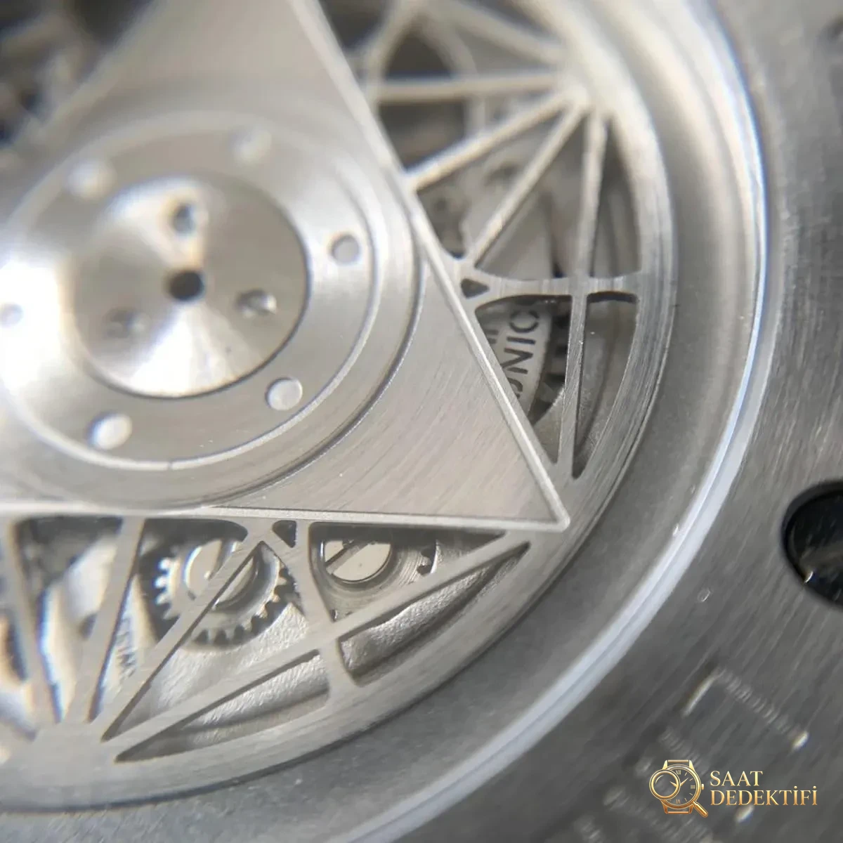 WWF Factory Hublot Big Bang Sang Bleu Tattoo İncelemesi: Sektördeki ilk gerçek titanyum SangBleu saati - Klips Yaylı Kilit Emniyeti