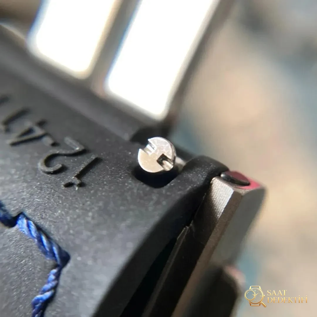 WWF Factory Hublot Big Bang Sang Bleu Tattoo İncelemesi: Sektördeki ilk gerçek titanyum SangBleu saati - Bezel Rakam Oyukları Platin Dolgusu