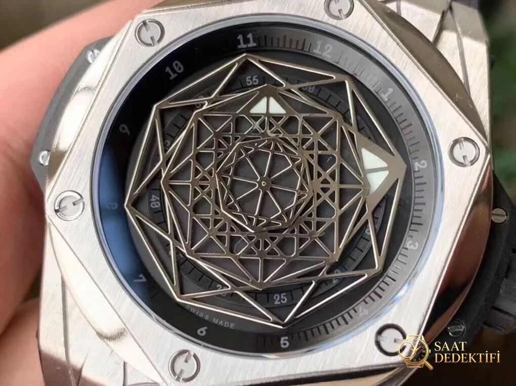 WWF Factory Hublot BIG BANG Tattoo işçiliği nasıl? İlk bakışta replika olduğu belli oluyor mu? - Arka Kapak ve Mekanizma Detayı