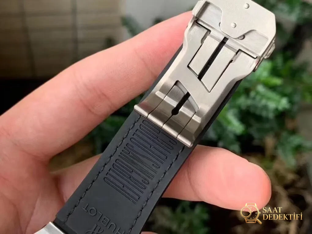 WWF Factory Hublot BIG BANG Tattoo işçiliği nasıl? İlk bakışta replika olduğu belli oluyor mu? - Bilekte Duruş ve Kasa Orantısı