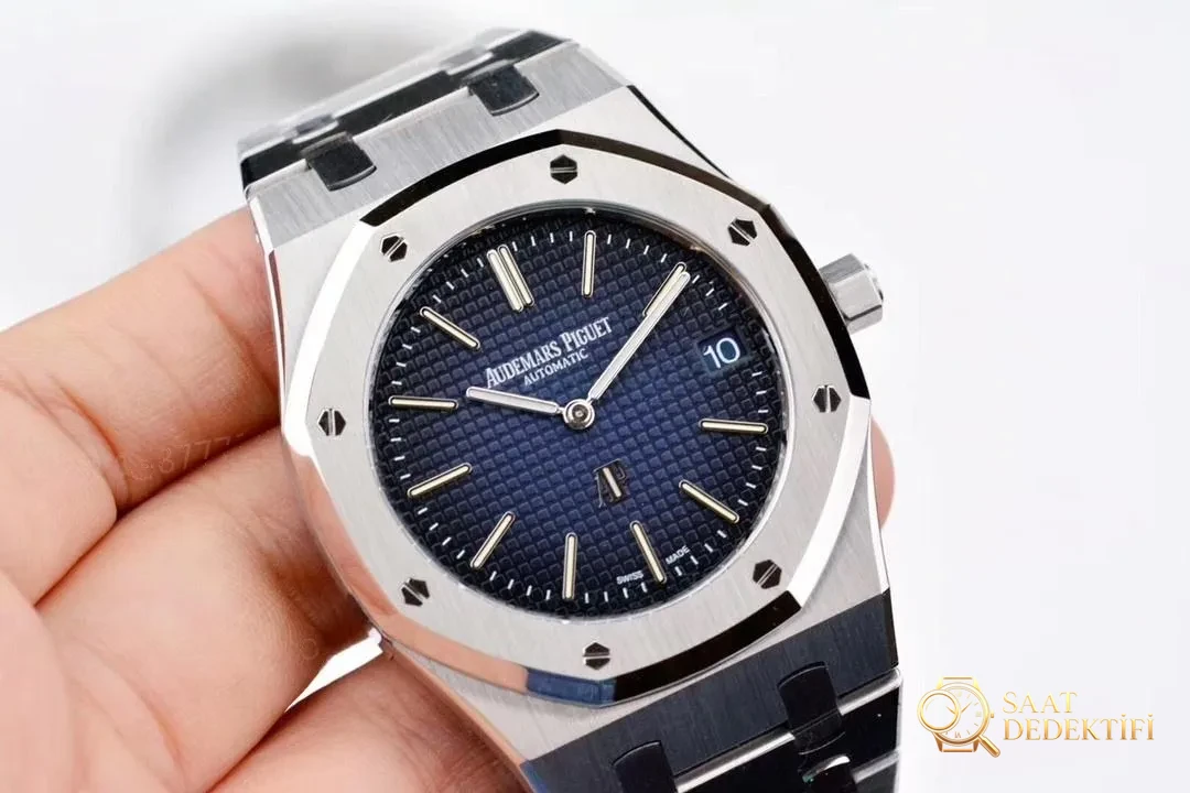 XF Factory Audemars Piguet 15202ip füme mavi kadran saat incelemesi - Arka Kapak ve Mekanizma Detayı