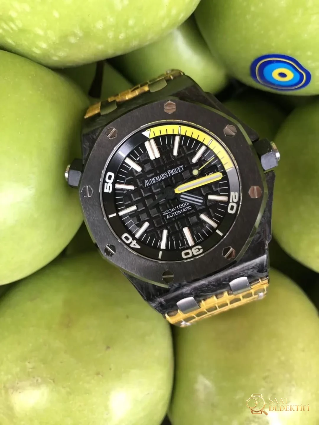 Qu'est-ce qui a été amélioré dans la version V3 de la montre en carbone forgé XF Factory Audemars Piguet 15706 ? - Détail du cadran et finition de la lunette