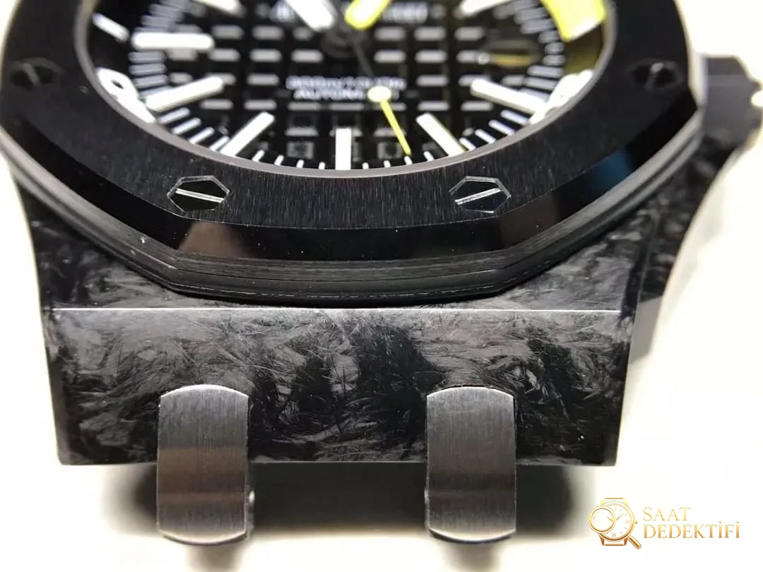 Qu'est-ce qui a été amélioré dans la version V3 de la montre en carbone forgé XF Factory Audemars Piguet 15706 ? - Profil de cas et examen de la Couronne
