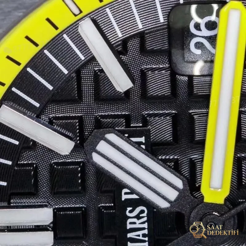 Qu'est-ce qui a été amélioré dans la version V3 de la montre en carbone forgé XF Factory Audemars Piguet 15706 ? - Cadran macro et fabrication d'index