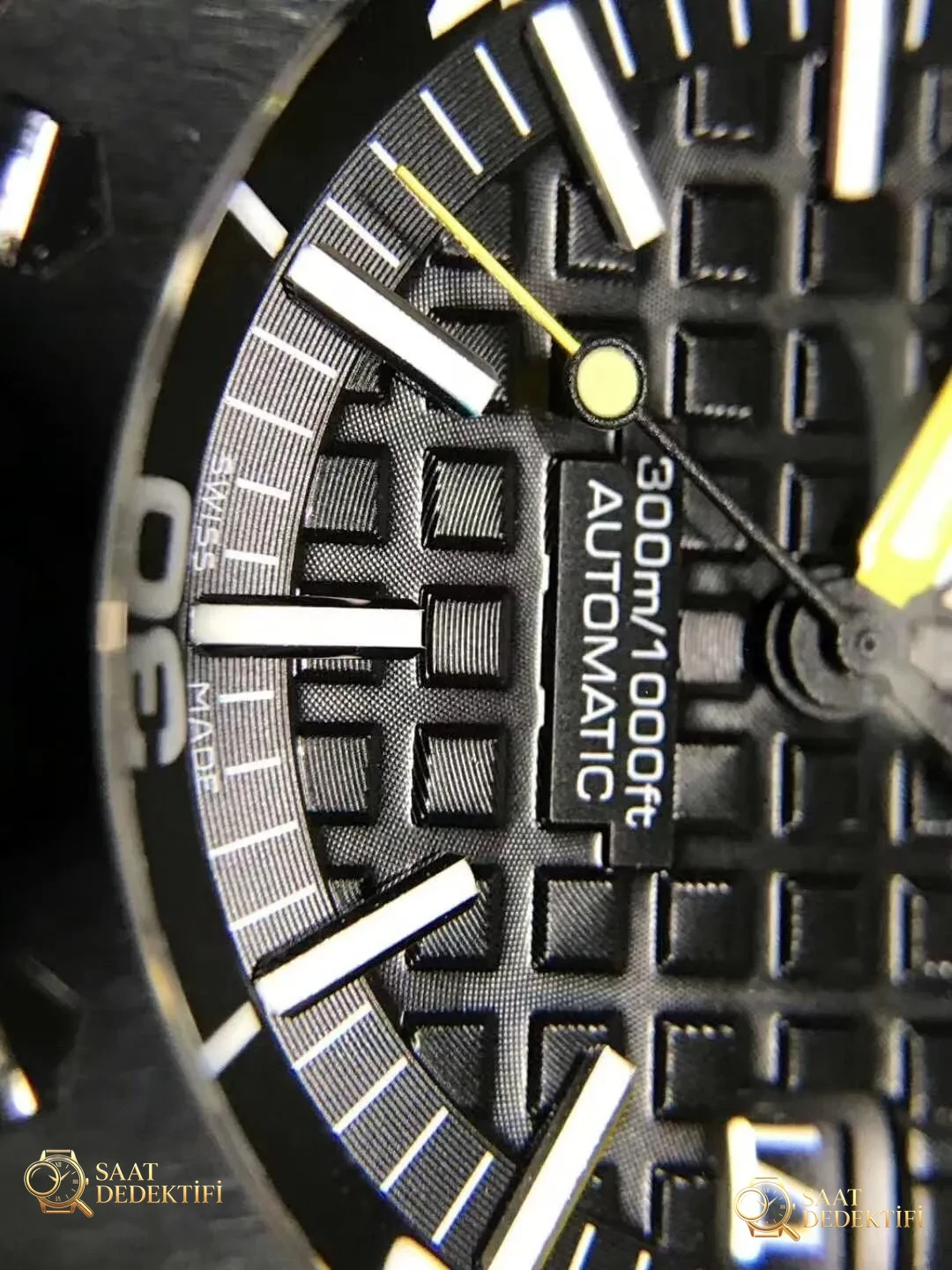 Qu'est-ce qui a été amélioré dans la version V3 de la montre en carbone forgé XF Factory Audemars Piguet 15706 ? - Clip Lock et tampons laser