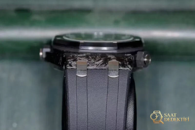 Qu'est-ce qui a été amélioré dans la version V3 de la montre en carbone forgé XF Factory Audemars Piguet 15706 ? - Position du poignet et proportion du boîtier