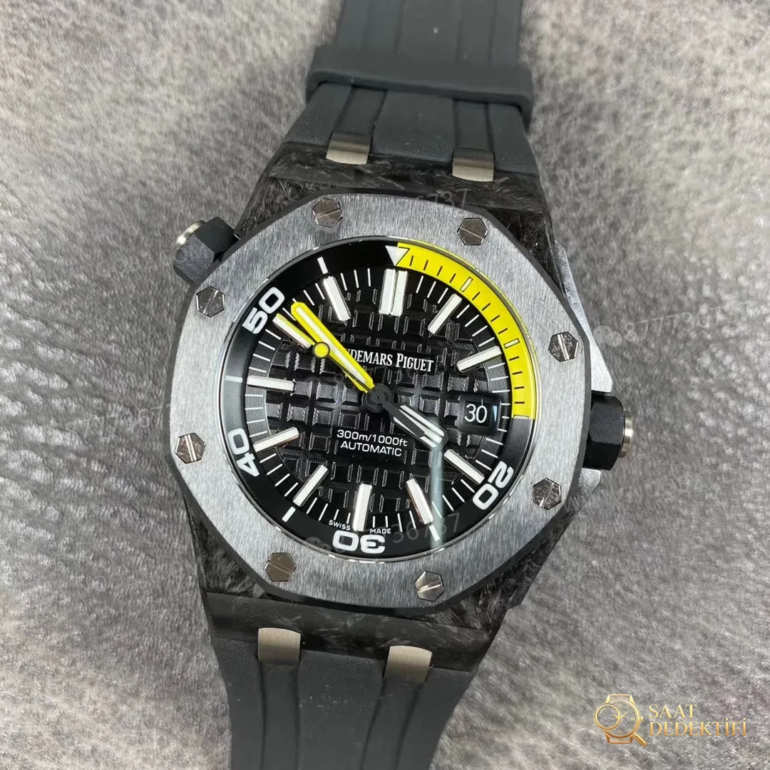 Qu'est-ce qui a été amélioré dans la version V3 de la montre en carbone forgé XF Factory Audemars Piguet 15706 ? - Cadran aiguilles et secondes en cours d'exécution