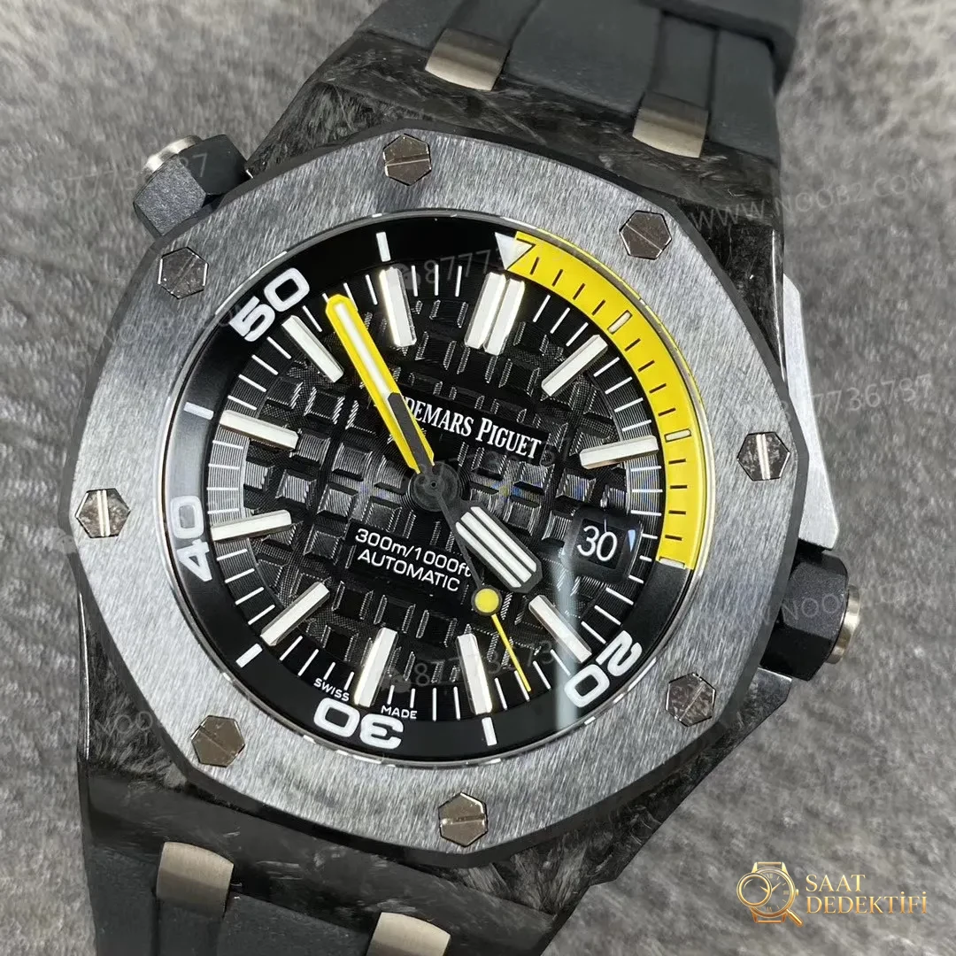 Qu'est-ce qui a été amélioré dans la version V3 de la montre en carbone forgé XF Factory Audemars Piguet 15706 ? - Revêtement antireflet (AR) en verre