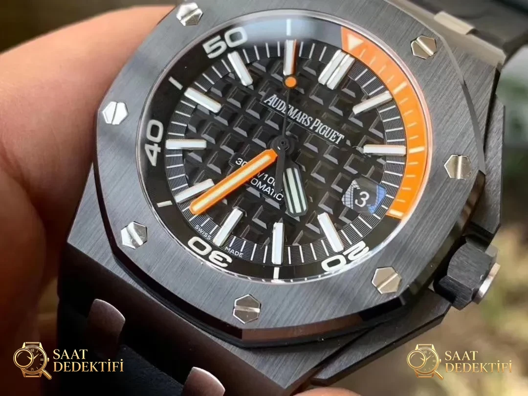 Is the XF Factory Audemars Piguet 15707 ceramic watch V2 version still obvious as a replica at first glance? - Phosphor and Super-LumiNova Night View