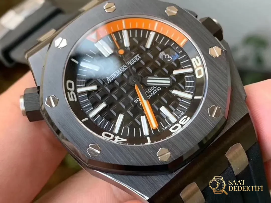 Is the XF Factory Audemars Piguet 15707 ceramic watch V2 version still obvious as a replica at first glance? - Side Profile and Cord Connection