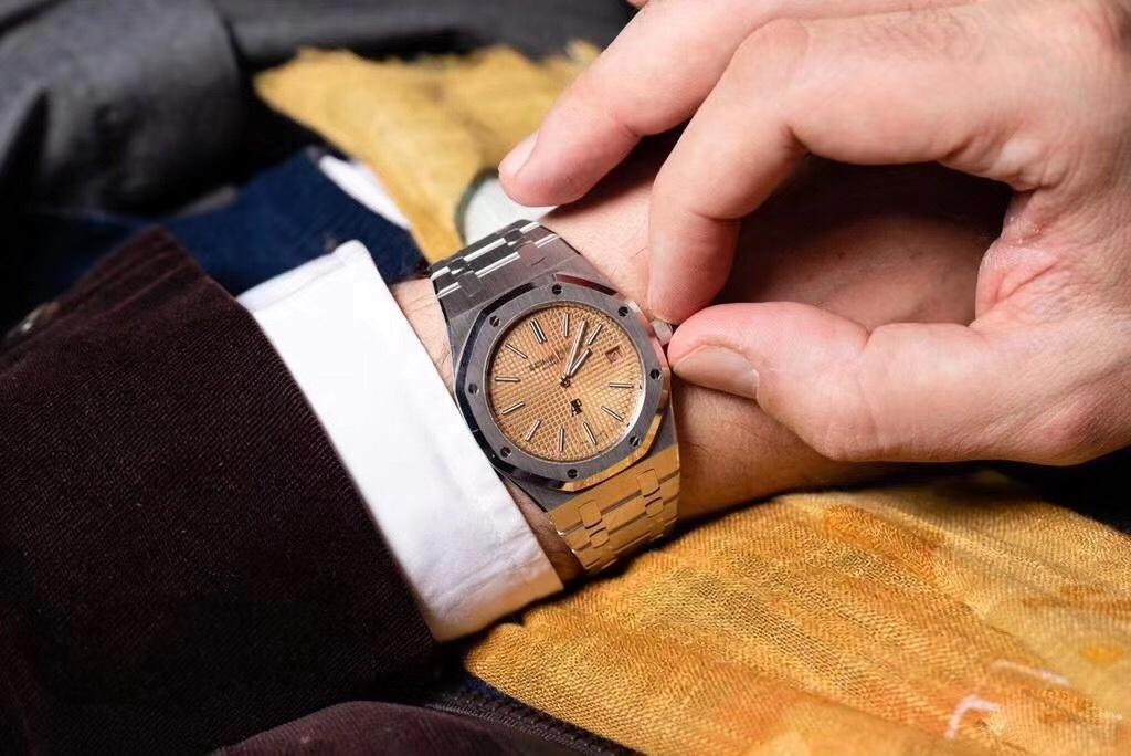 XF Factory Audemars Piguet Royal Oak 15202 rose gold kadranlı saat nasıl? — 16. fotoğraf