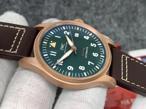 XF Factory Replika IWC Pilot Bronze Saat, Asia ETA 2824-2 Mekanizma ve Kahverengi Deri Kayış — 2. fotoğraf
