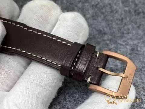 XF Factory Replika IWC Pilot Bronze Saat, Asia ETA 2824-2 Mekanizma ve Kahverengi Deri Kayış - Mekanizma Zemberek ve Balans Detayı