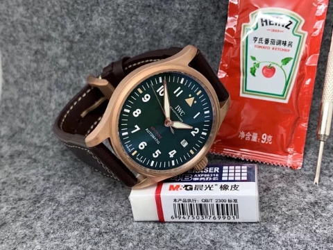 XF Factory Replika IWC Pilot Bronze Saat, Asia ETA 2824-2 Mekanizma ve Kahverengi Deri Kayış — 12. fotoğraf