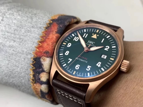 XF Factory Replika IWC Pilot Bronze Saat, Asia ETA 2824-2 Mekanizma ve Kahverengi Deri Kayış — 16. fotoğraf
