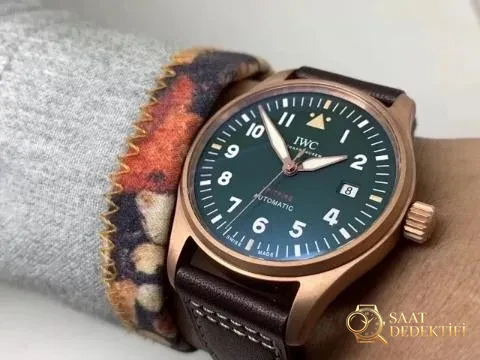 XF Factory Replika IWC Pilot Bronze Saat, Asia ETA 2824-2 Mekanizma ve Kahverengi Deri Kayış - Toka İçi Mikro Ayar Mekanizması