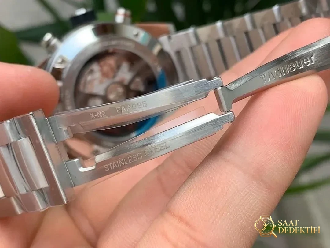 XF Factory TAG Heuer Carrera 01 Tam İskelet Kronograf Detaylı İnceleme - Kadran Tipografisi ve Yazı Kabartmaları