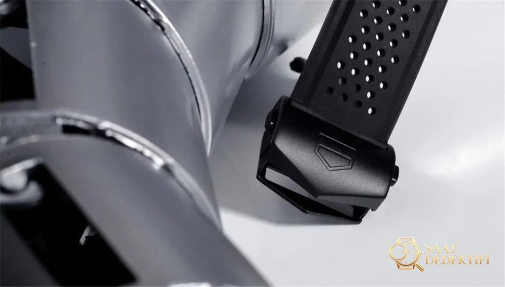 XF Factory TAG Heuer Carrera Ay Yüzeyi Heuer 01 CLEP özel modeli tanıtıldı - Genel Açı ve Estetik Duruş