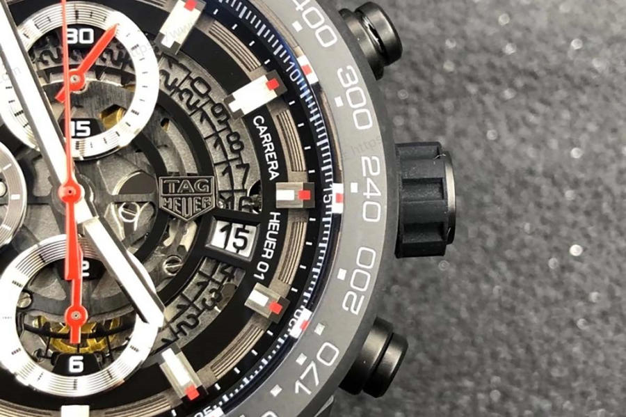 XF Factory TAG Heuer Carrera Serisi Red Knight Kol Saati İncelemesi — 3. fotoğraf