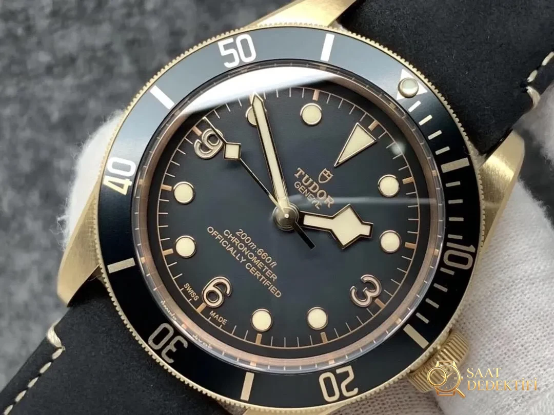 XF Factory Tudor Bronz Arduvaz Grisi M79250BA Kol Saati Detaylı İncelemesi - Arka Kapak ve Mekanizma Detayı