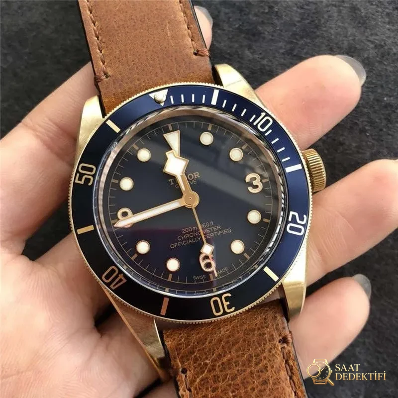 XF Factory Tudor mavi bronz çiçek saat incelemesi - Arka Kapak ve Mekanizma Detayı