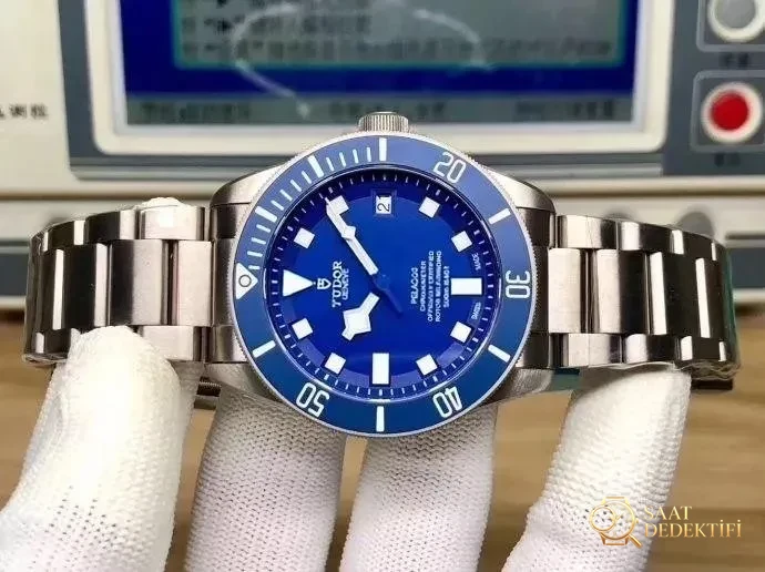XF Factory Tudor mavi kar tanesi savaş baltası Pelagos serisi 25600TB kaç para? Gerçek-replika karşılaştırması ve orijinal inceleme - Arka Kapak ve Mekanizma Detayı