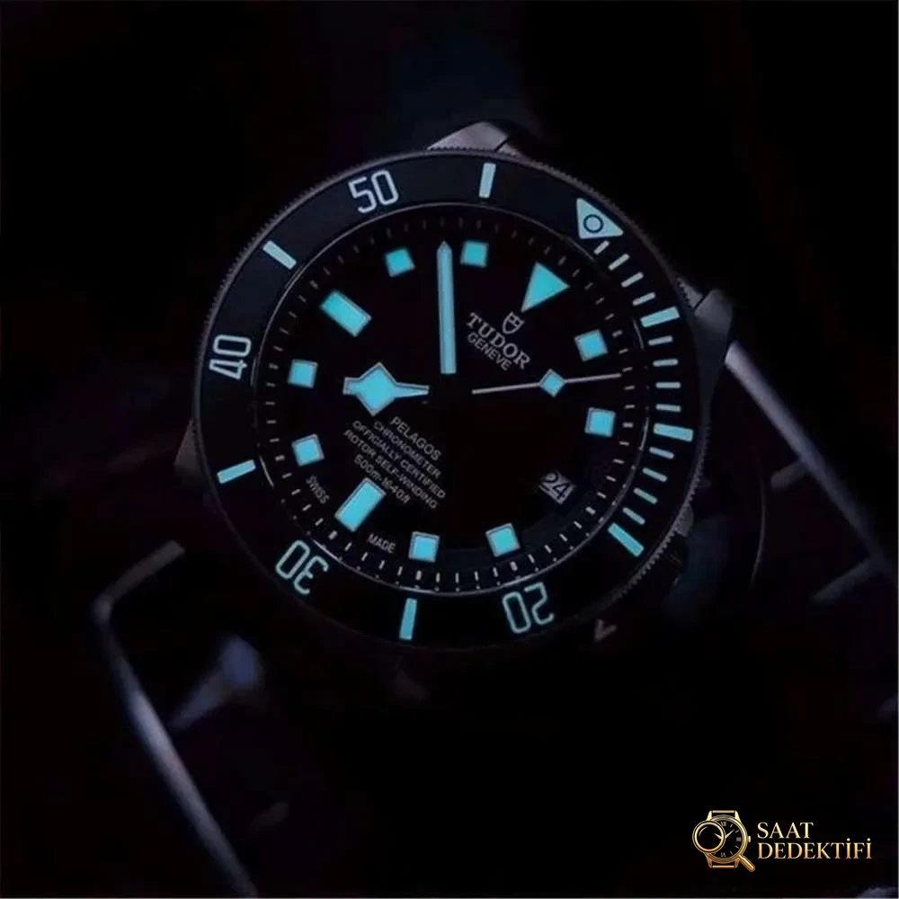 XF Factory Tudor Mavi Savaş Baltası Orijinal Karşılaştırmalı Görsel İncelemesi - Fosfor ve Super-LumiNova Gece Görünümü
