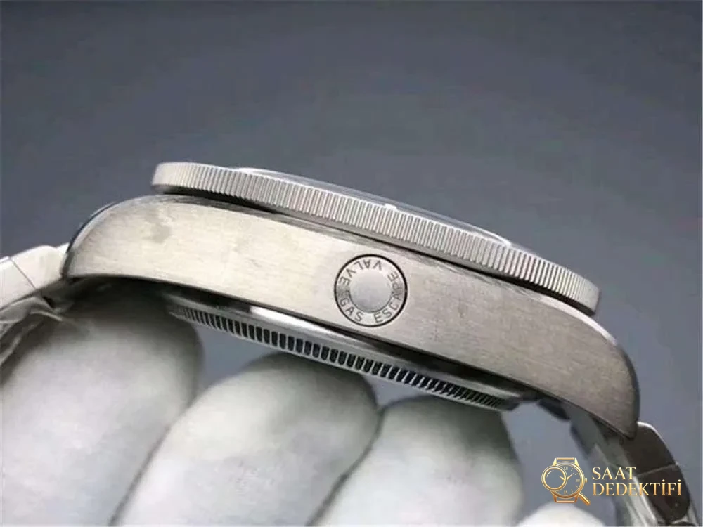XF Factory Tudor Mavi Savaş Baltası Orijinal Karşılaştırmalı Görsel İncelemesi - Genel Açı ve Estetik Duruş