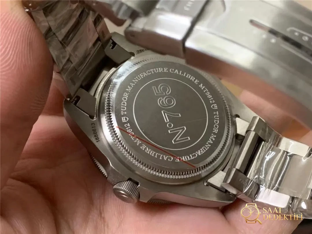 XF Factory Tudor Pelagos Siyah Battleaxe Titanyum Patates Solak V3, 2824 Mekanizmayla Kalitesi Nasıl? - Klips Kilidi ve Lazer Damgalar