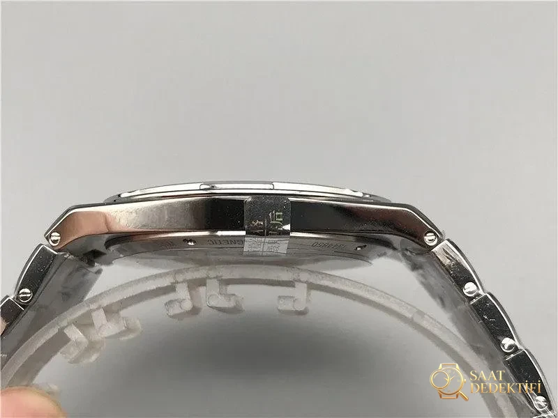 XF Factory Vacheron Constantin Overseas Ultra İnce 2000v Siyah Kadran Kol Saati İncelemesi - Arka Kapak ve Mekanizma Detayı
