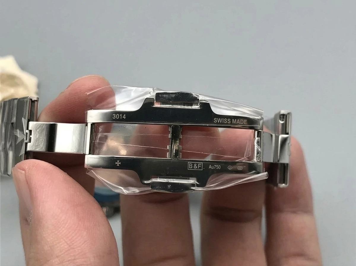 XF Factory Vacheron Constantin Overseas Ultra İnce 2000v Siyah Kadran Kol Saati İncelemesi - Mekanizma Zemberek ve Balans Detayı