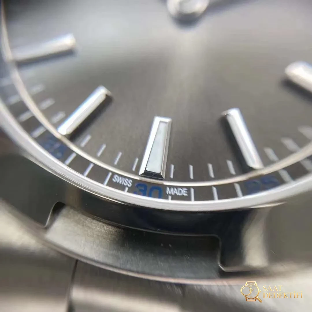 XF Vacheron Constantin Overseas 2000V ultra ince, orijinalini nasıl yakalıyor? - Arka Kapak ve Mekanizma Detayı