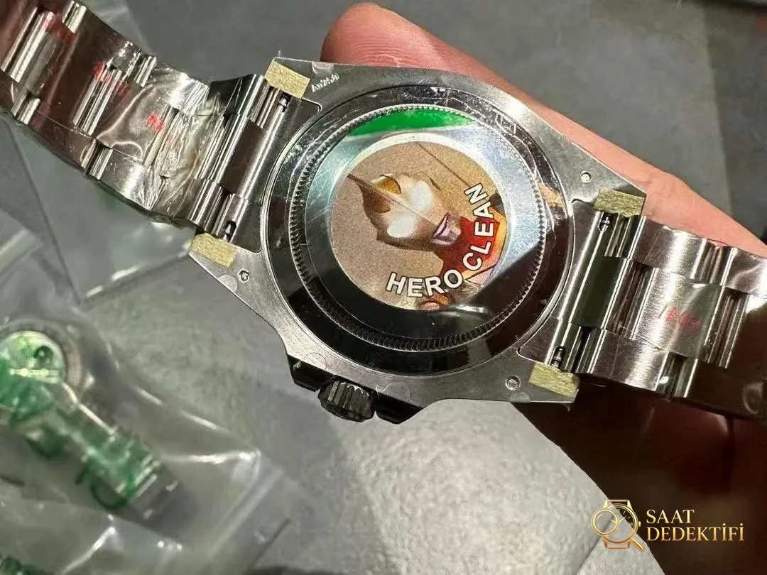 Yeni Clean GMT cola bezel platin beyaz mavi kadran m126719blro tek bakışta anlaşılır mı? - Arka Kapak ve Mekanizma Detayı