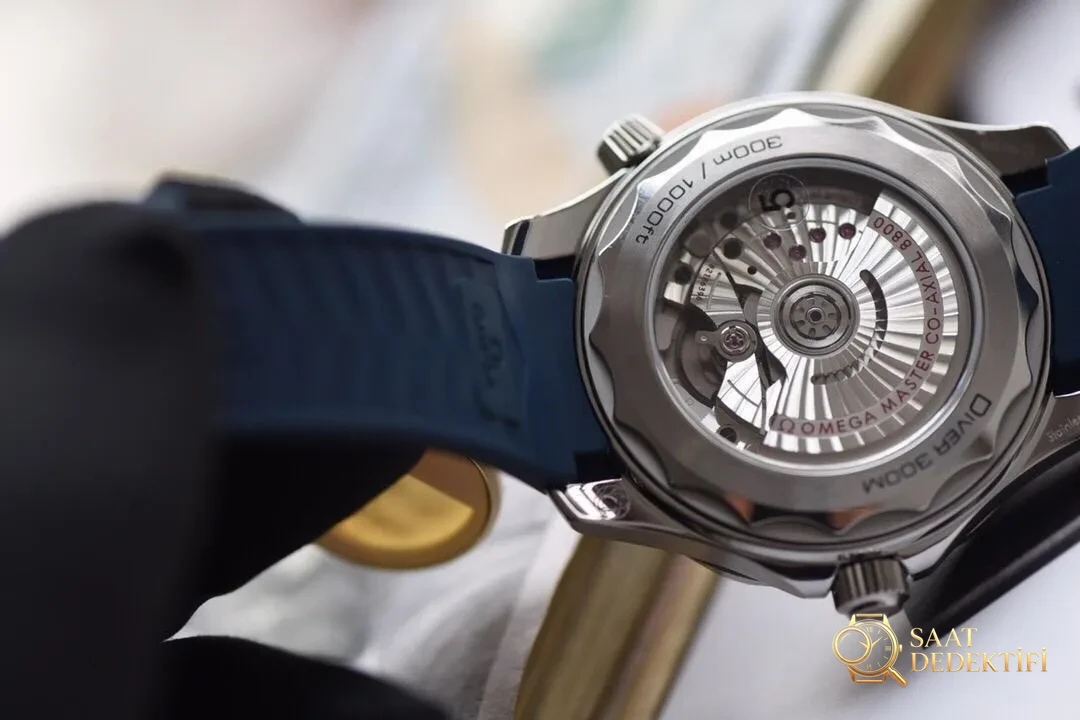 Yeni seramik kadranlı VS Factory Omega Seamaster 300M — dalgalı gri kadran, beyaz mine saat işaretli bezel dalış saatinin karşılaştırmalı incelemesi - Koleksiyon ve Vitrin Görünümü