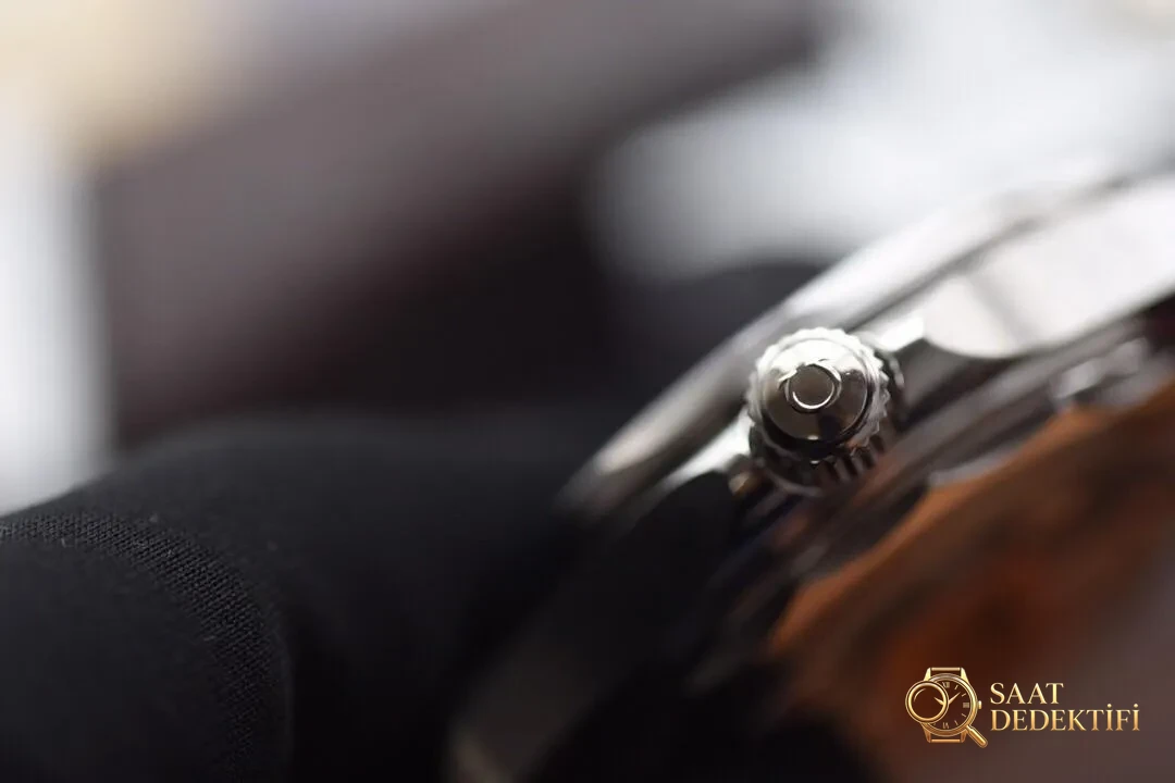 Yeni seramik kadranlı VS Factory Omega Seamaster 300M — dalgalı gri kadran, beyaz mine saat işaretli bezel dalış saatinin karşılaştırmalı incelemesi - Arka Kapak Gravür ve Seri Numarası