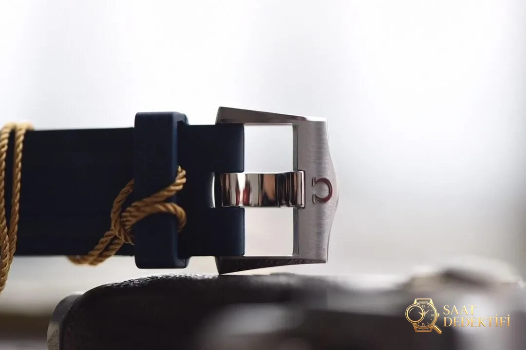 Yeni seramik kadranlı VS Factory Omega Seamaster 300M — dalgalı gri kadran, beyaz mine saat işaretli bezel dalış saatinin karşılaştırmalı incelemesi - Tepe Kilit Mekanizması ve Conta Yapısı