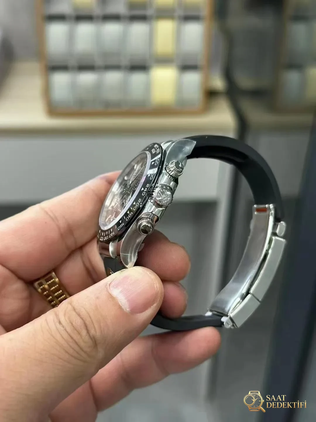 Yeni Trend – Ağırlığı Artırılmış Replika Saatler - Arka Kapak ve Mekanizma Detayı